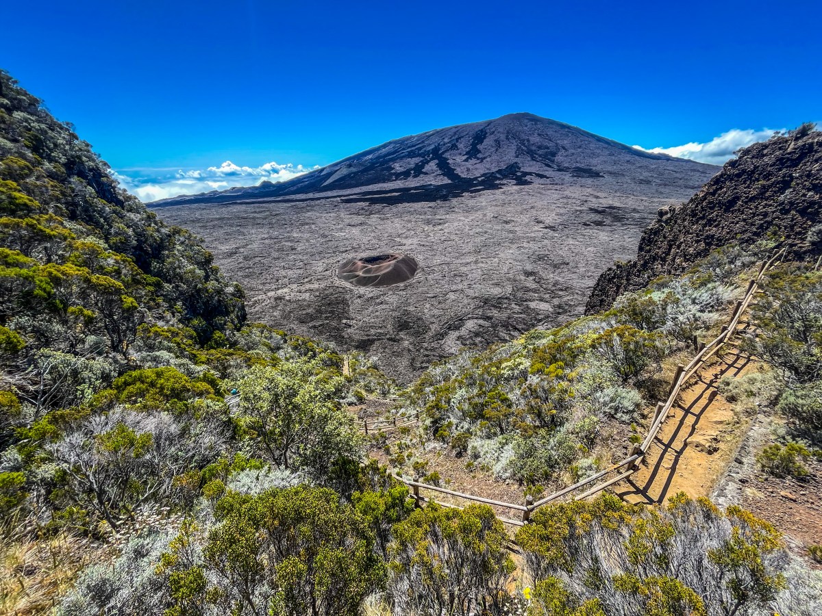 Piton de la Fournaise : monter jusqu&rsquo;au dessus du&nbsp;volcan